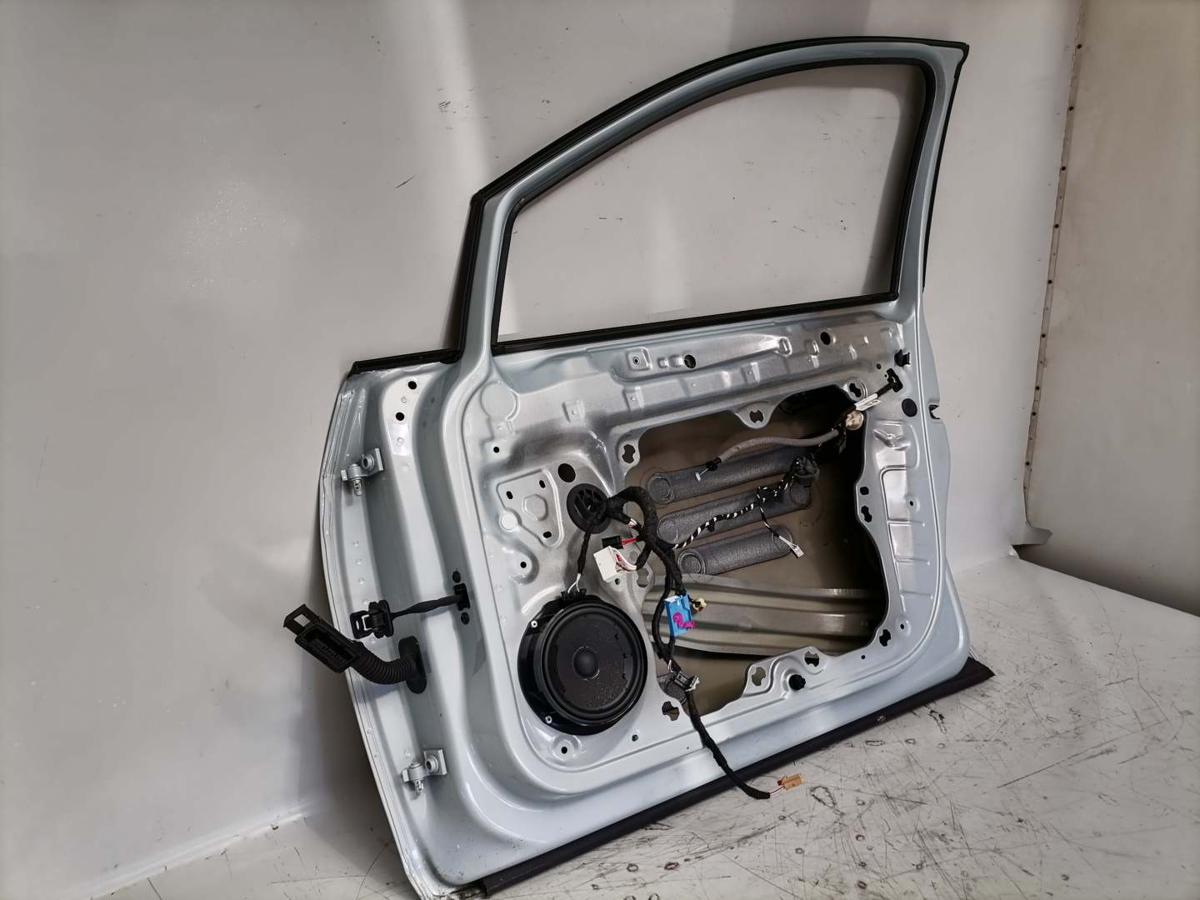 VW Golf 8 original Tür vorn rechts LV5L Christal Ice Blue 5-Türer Rohbau Bj.2024